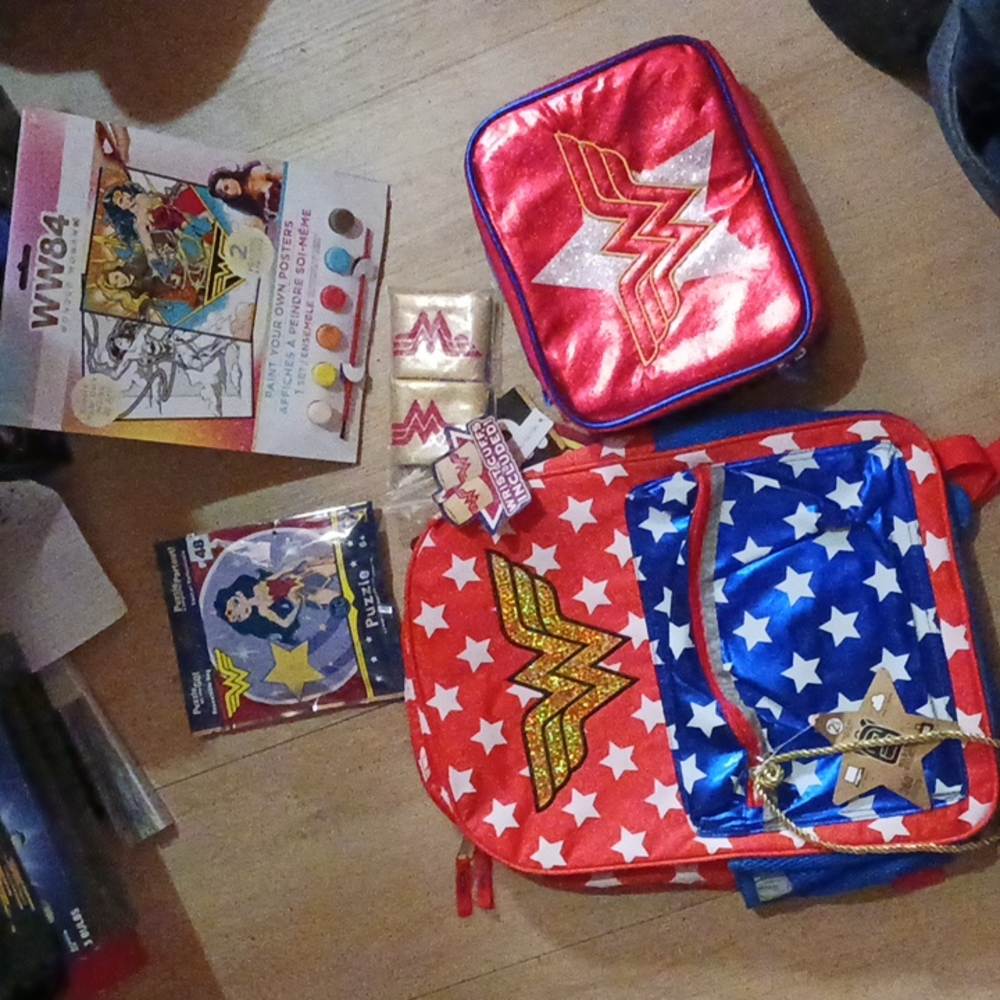 Wonder Woman Lunch box & paint book & Puzzle.. kids - Picture 6 of 8
